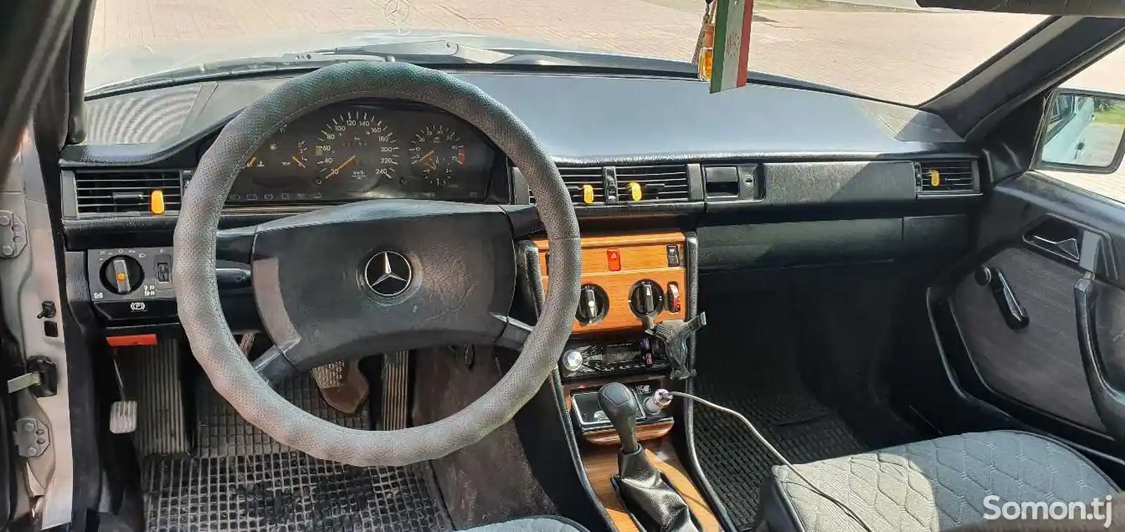 Mercedes-Benz W124, 1987-8