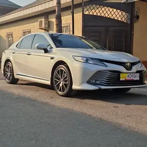 Toyota Camry, 2018