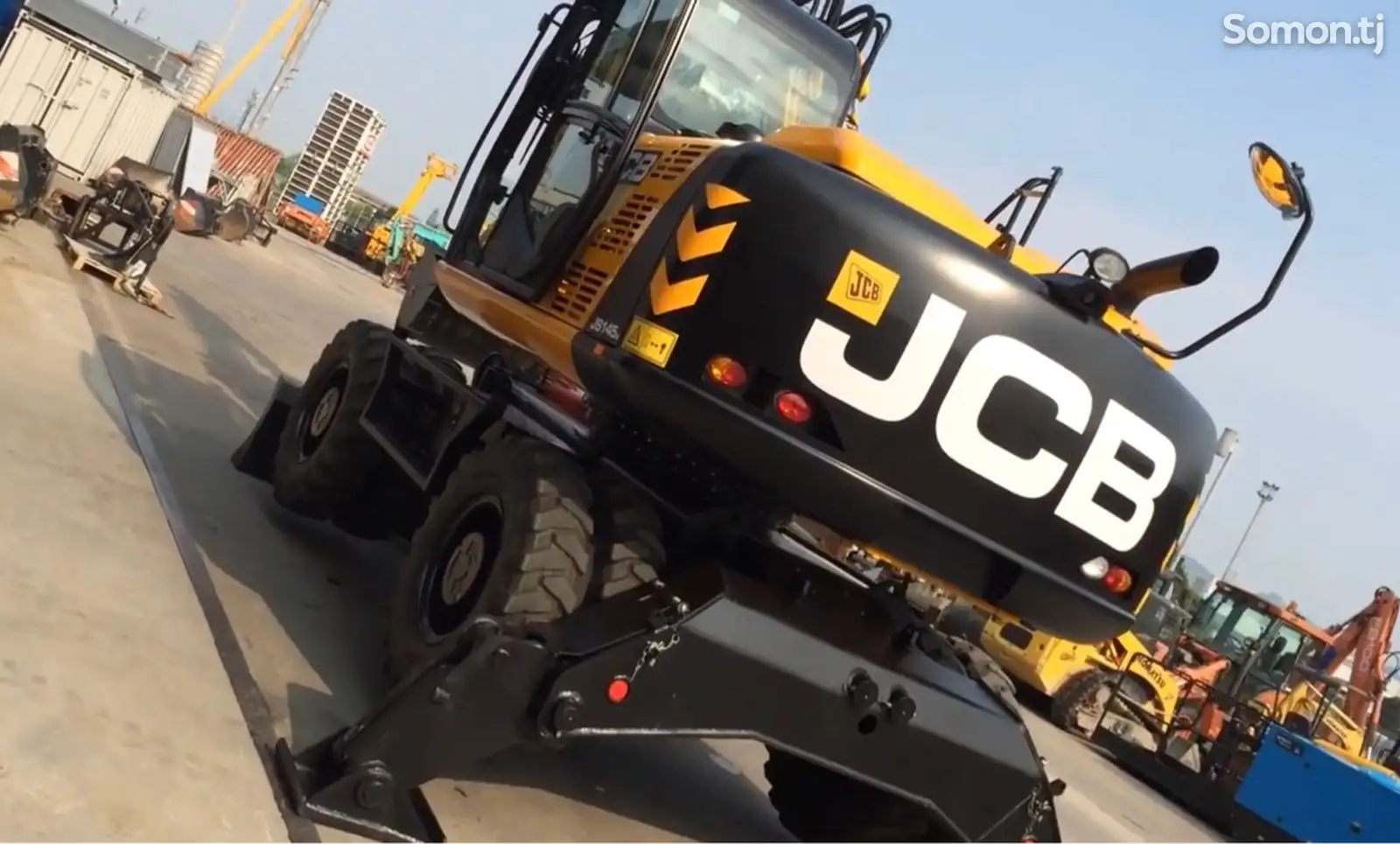 Колёсный экскаватор JCB 145W-1