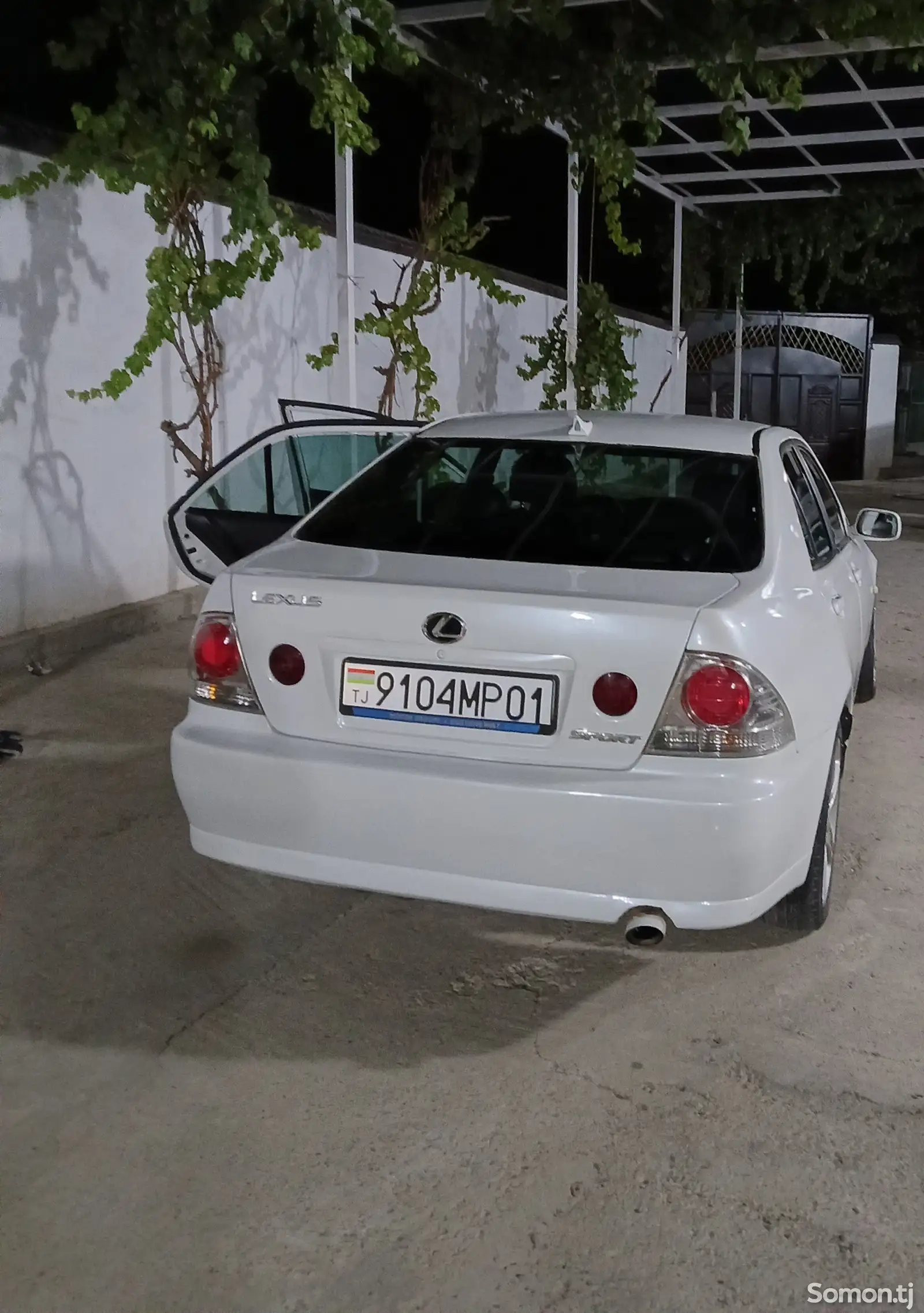 Lexus IS series, 2000-5