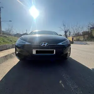 Hyundai Elantra, 2019