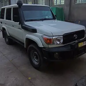 Toyota Land Cruiser, 2011