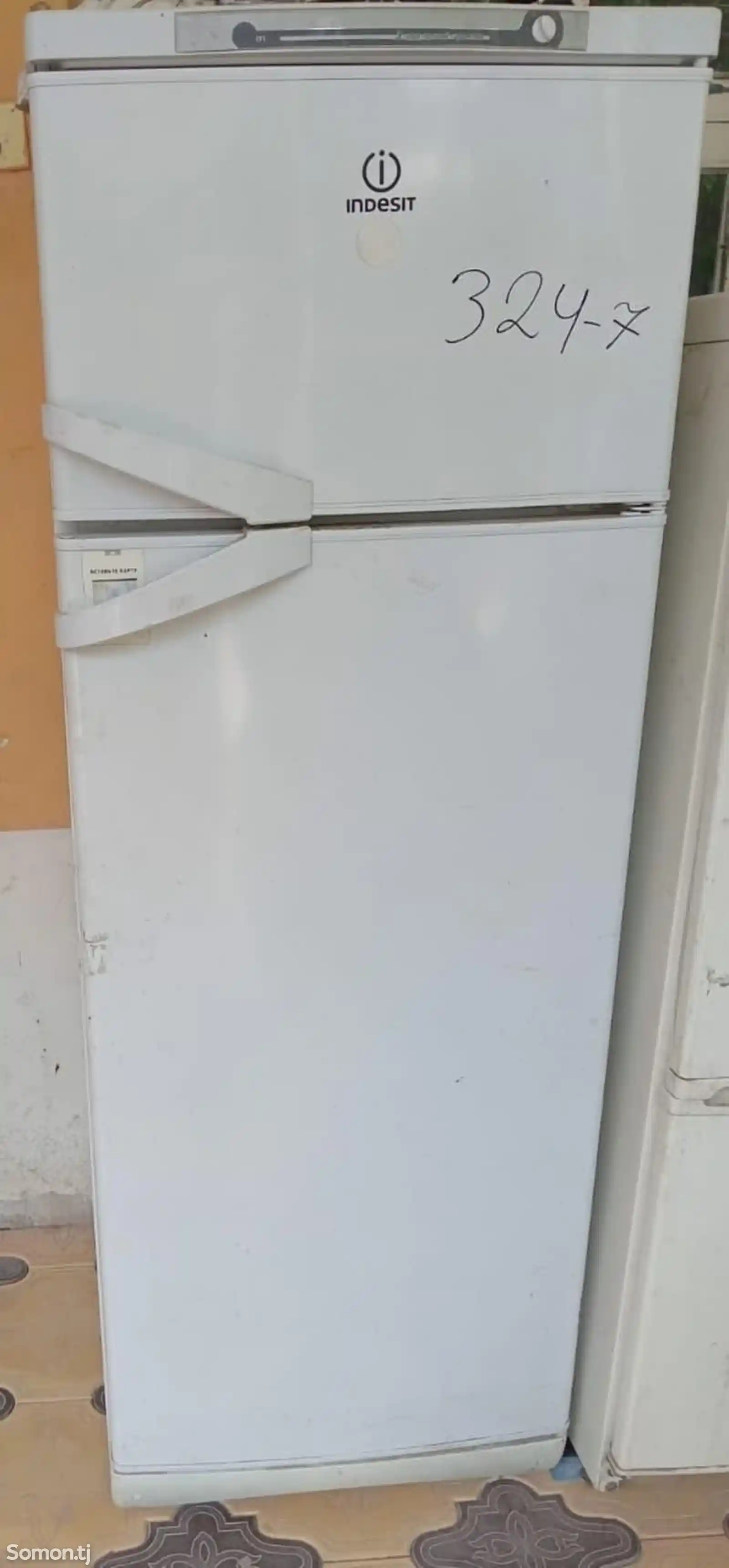 Холодильник Indesit-1