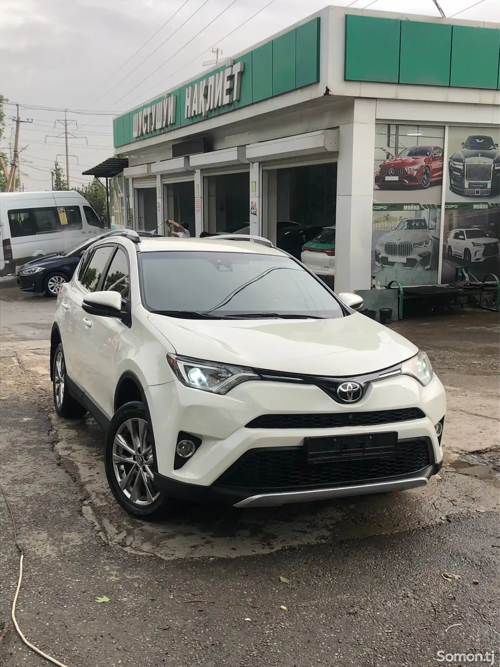 Toyota RAV 4, 2017-1