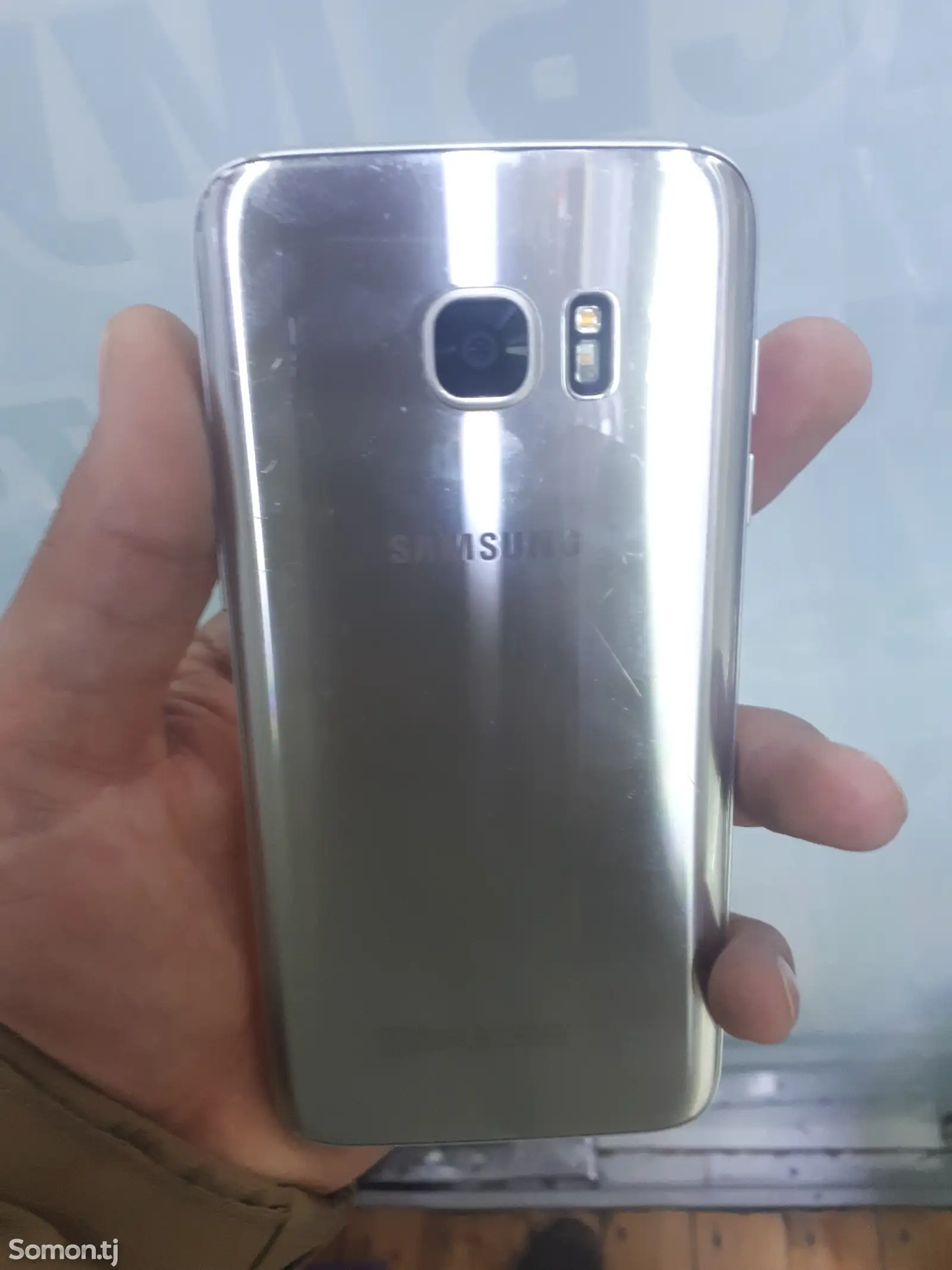 Samsung Galaxy S7 edge-1