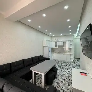 2-комн. квартира, 4 этаж, 70м², Универмаг