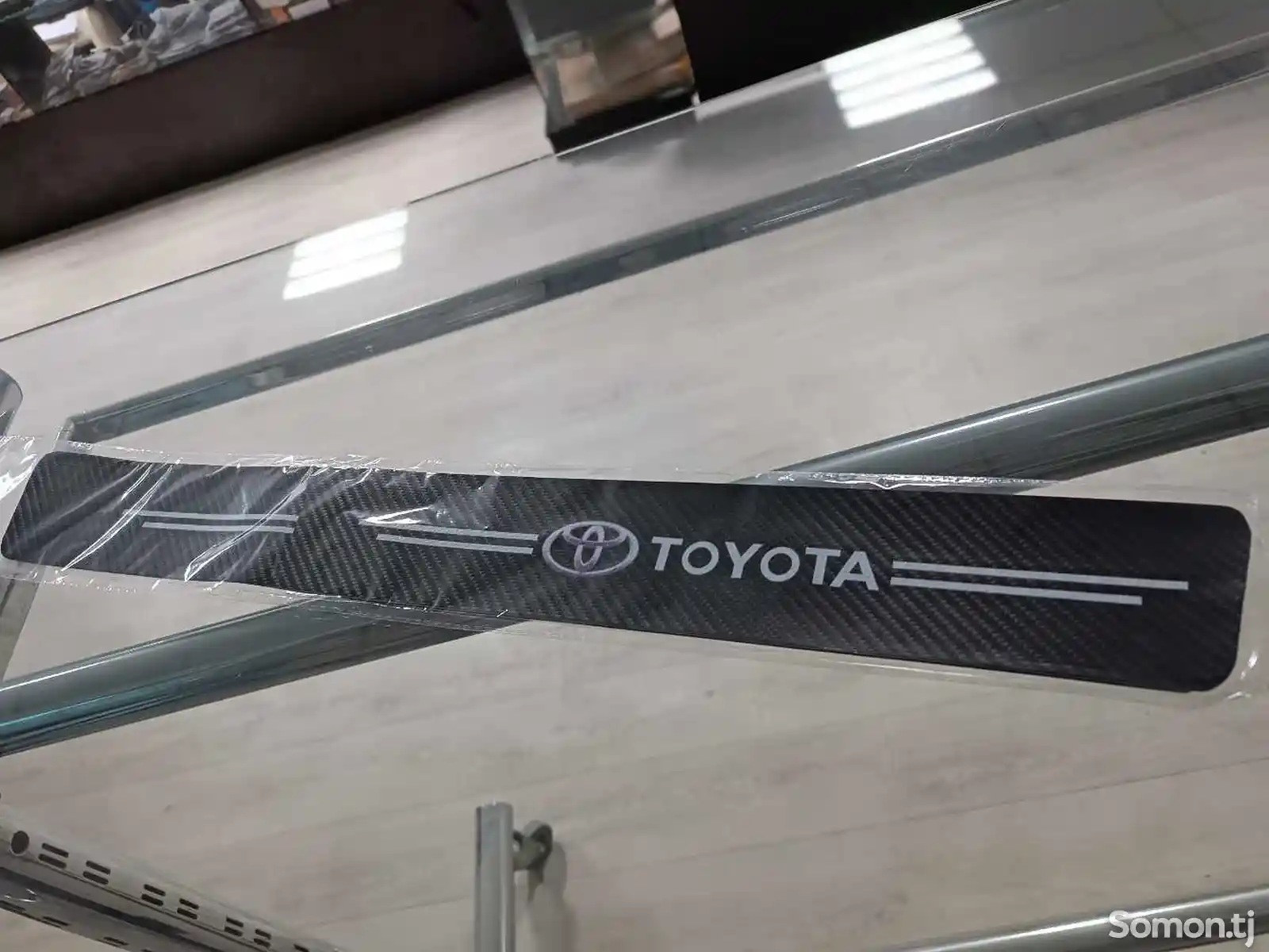 Защитные наклейки на пороги Toyota-2