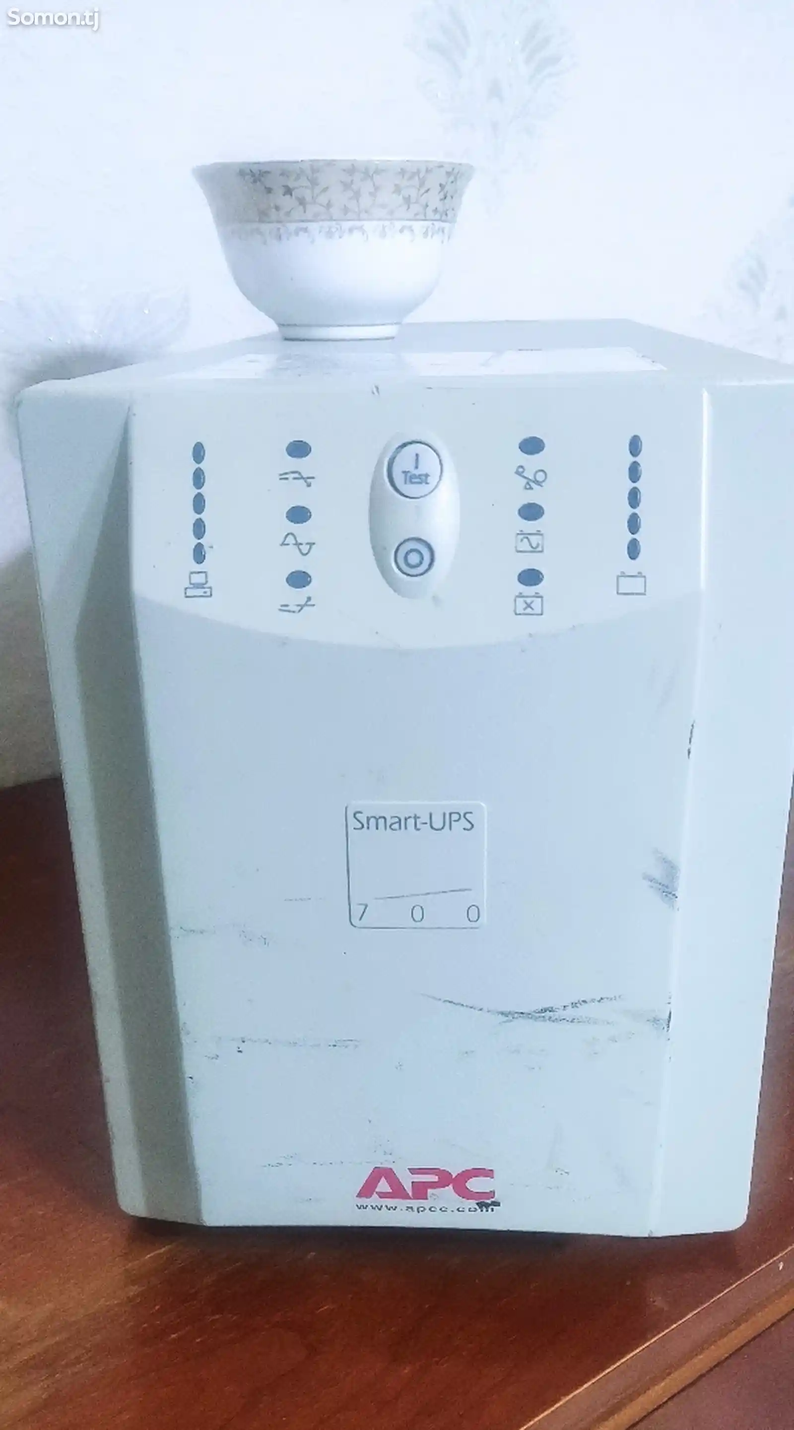 ИБП APC Smart UPC 700W-2