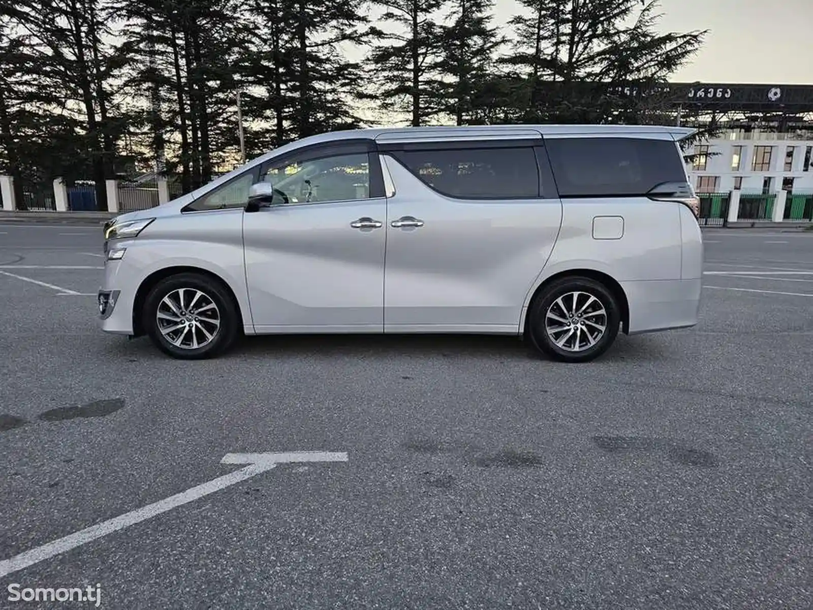 Toyota Alphard, 2017-5