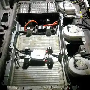 Ремонт высоковольтной батареи гибридных автомобилей
