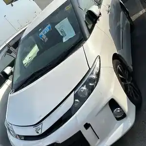 Toyota Estima, 2014