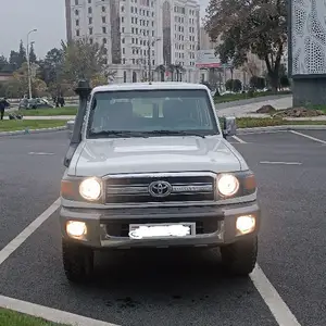 Toyota Land Cruiser, 2012