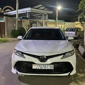 Toyota Camry, 2018