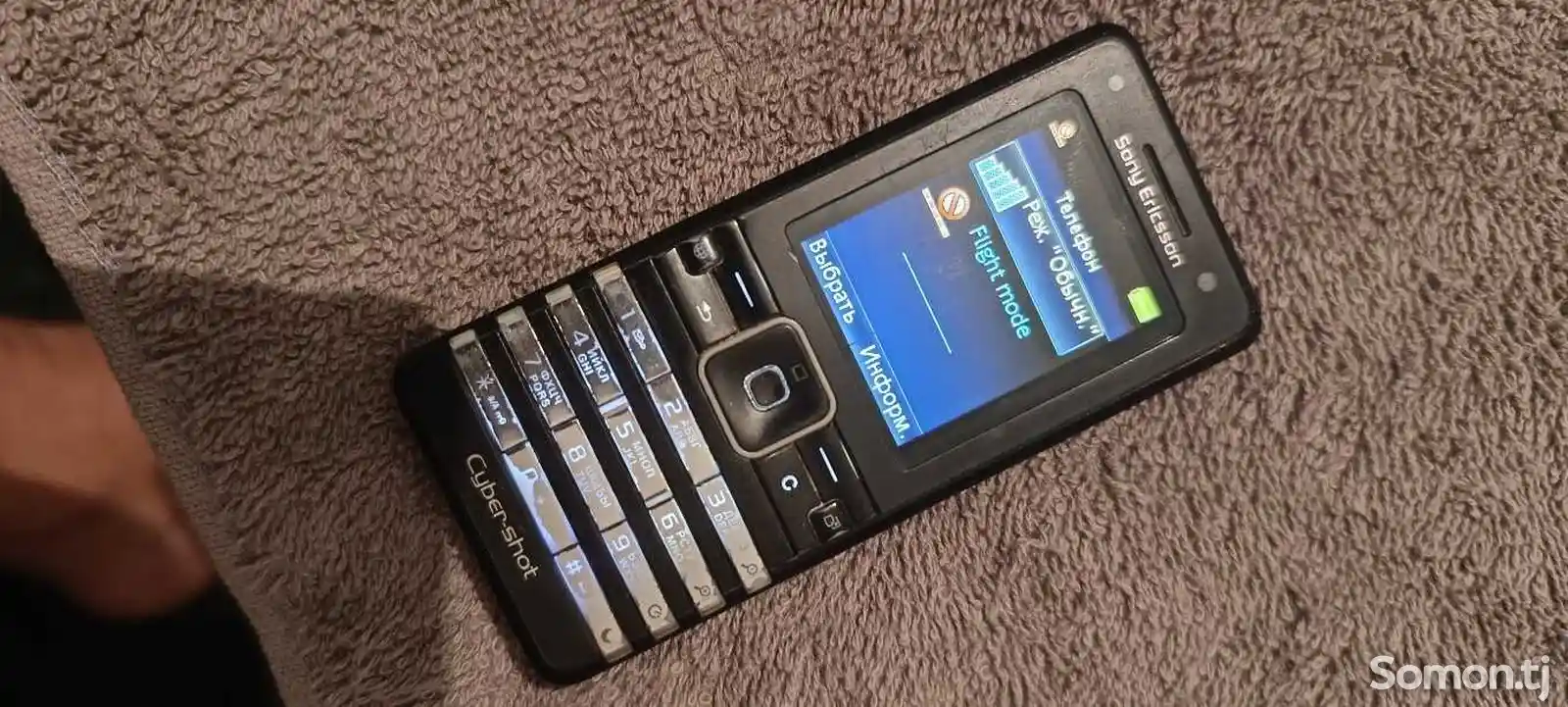Sony Ericsson K770i-1