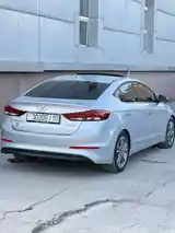 Hyundai Elantra, 2017-3