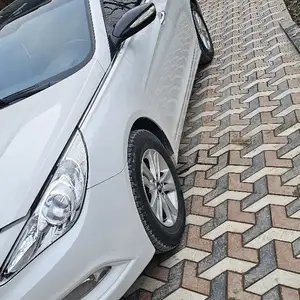 Hyundai Sonata, 2010