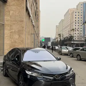 Toyota Camry, 2018