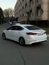 Hyundai Elantra, 2017-4