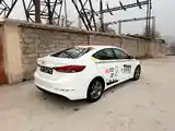 Hyundai Elantra, 2017-9