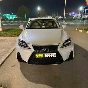 Передний бампер в сборе от lexus is 250