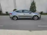 Hyundai Elantra, 2017-4