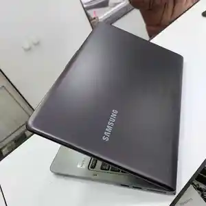 Ноутбук Samsung Series 5