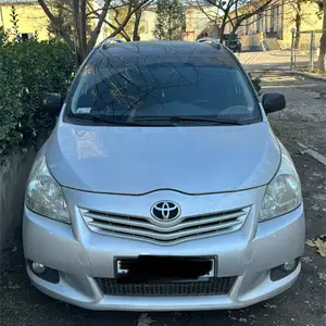 Toyota Corolla Verso, 2010