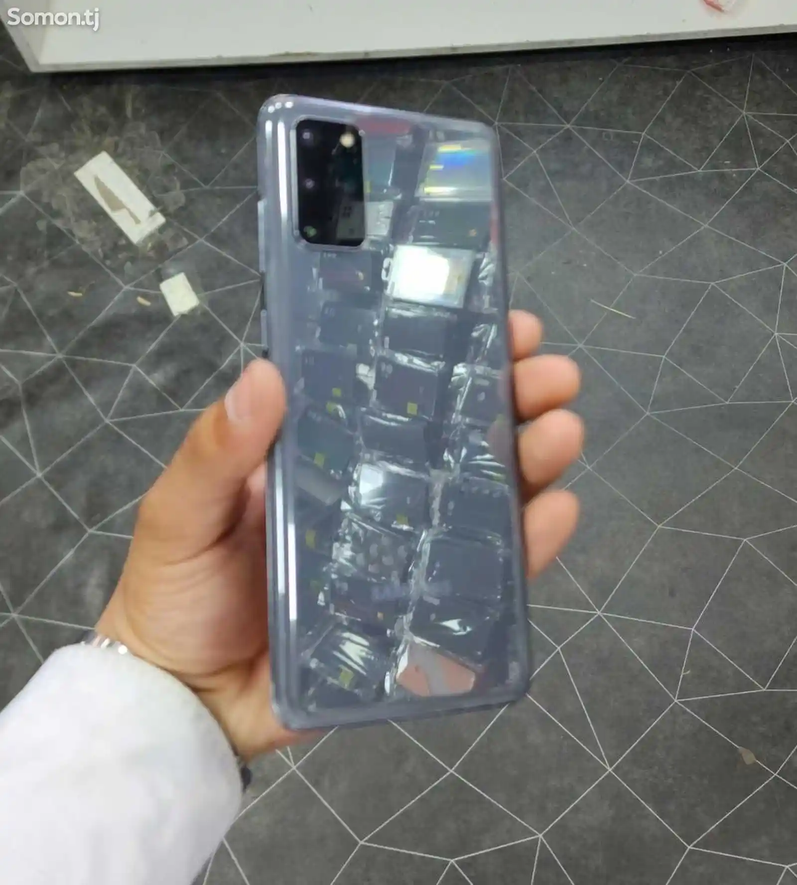Samsung Galaxy S20+-3