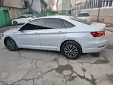 Volkswagen Jetta, 2019-5