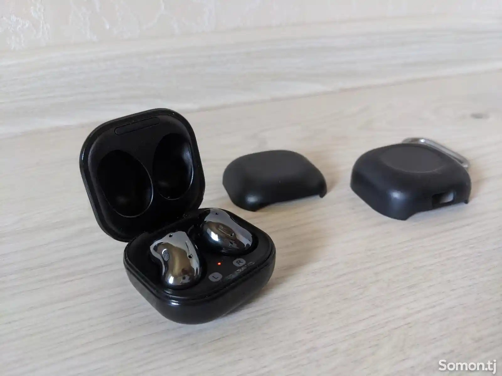 Беспроводные наушники Samsung Galaxy Buds Live-2