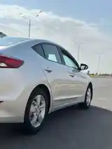 Hyundai Elantra, 2017-3