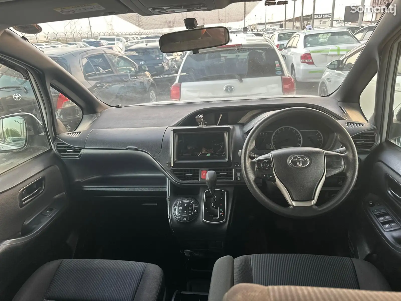 Toyota Voxy, 2014-10