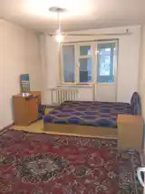 Комната в 2-комн. квартире, 3 этаж, 64м², Автовокзал, мактаби 60-2