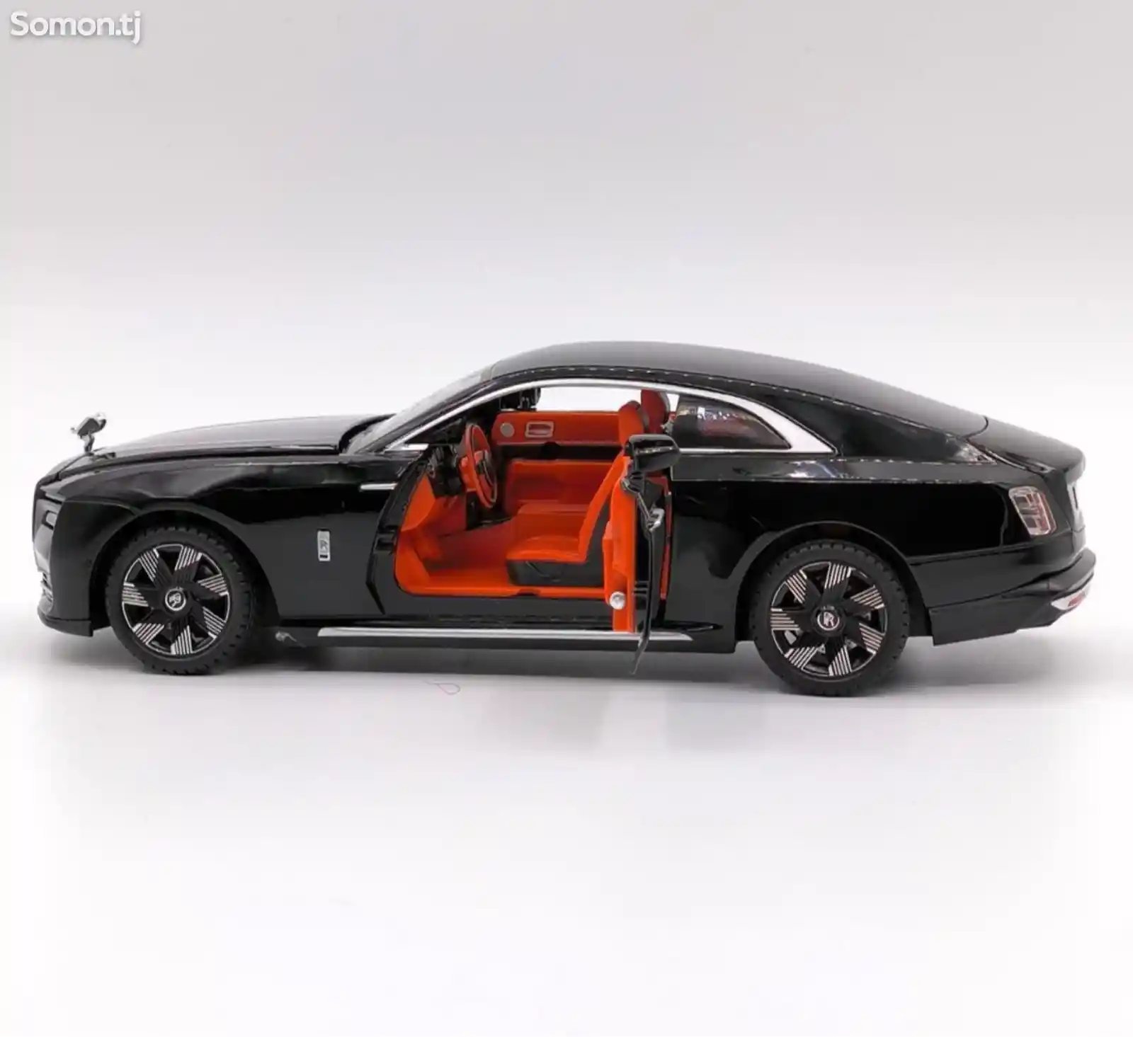 Модель автомобиля Rollc- Royce Spectre-5