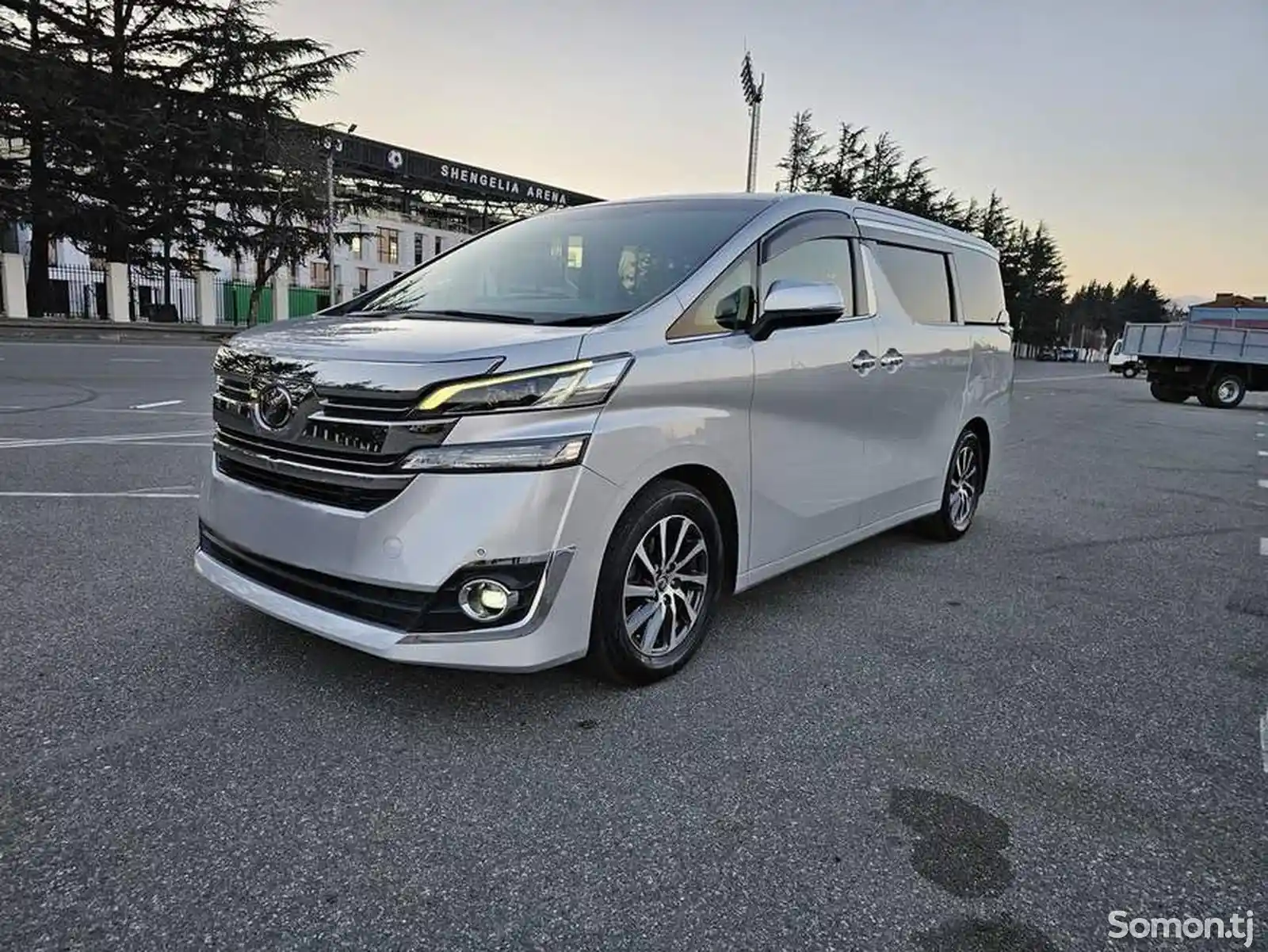 Toyota Alphard, 2017-1