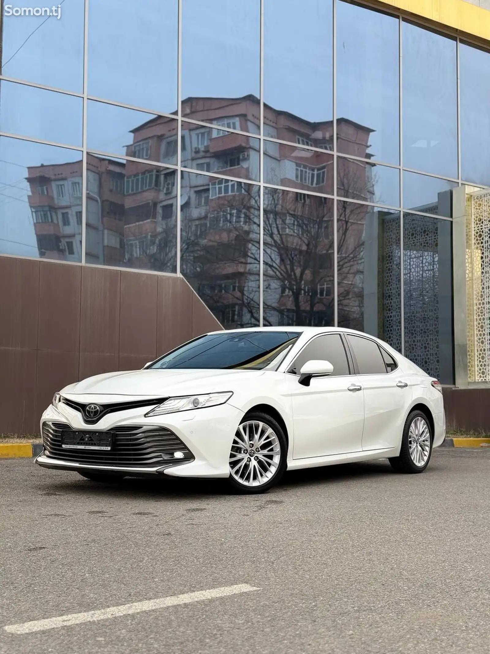 Toyota Camry, 2019-1