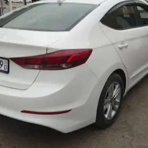 Hyundai Elantra, 2017