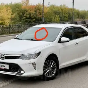 Лобовое стекло на Toyota Camry 5