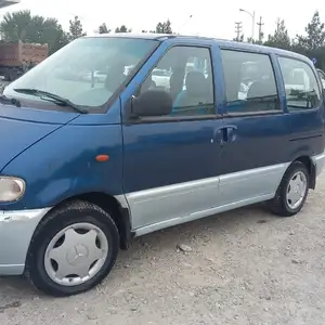 Nissan Serena, 2000