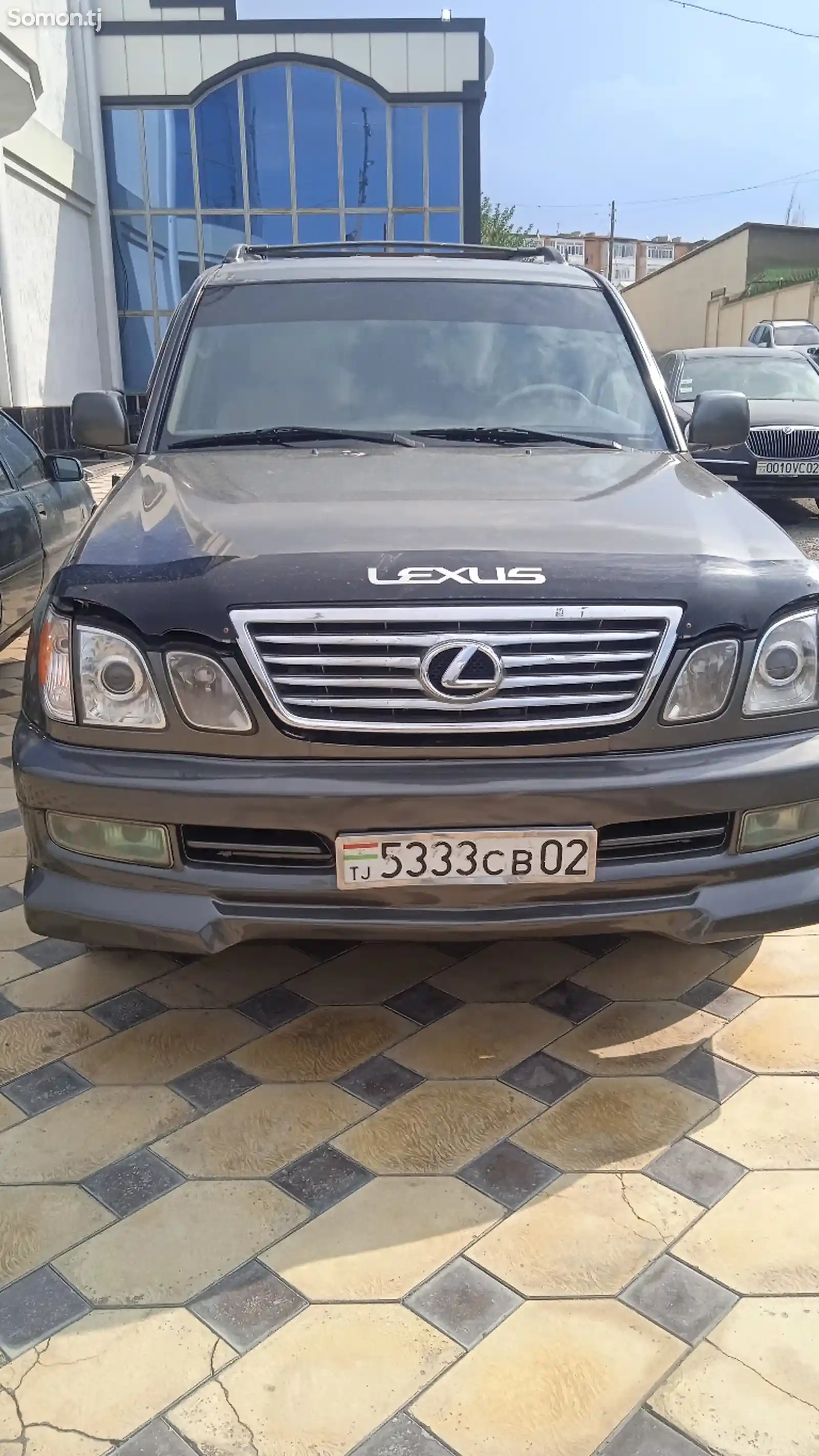 Lexus LX series, 2000-2