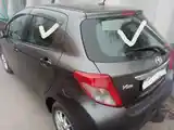 Задние и боковые стёкла тонированные на Toyota Vitz-2