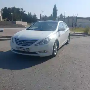 Hyundai Sonata, 2011