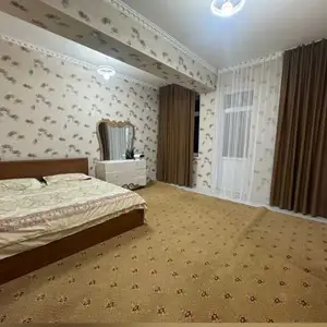 2-комн. квартира, 4 этаж, 80м², Цирк