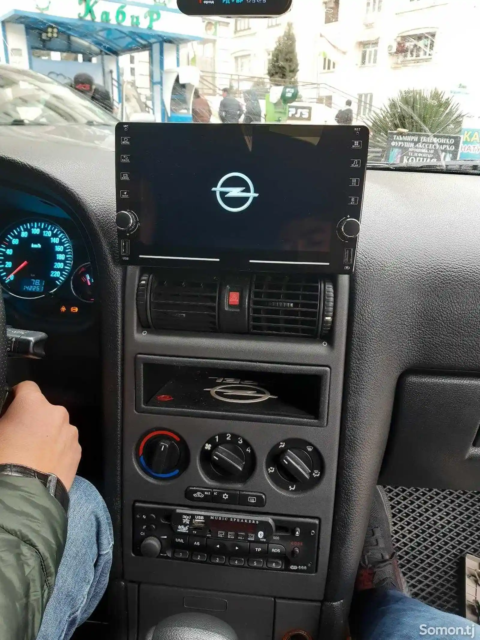Монитор на Opel-2
