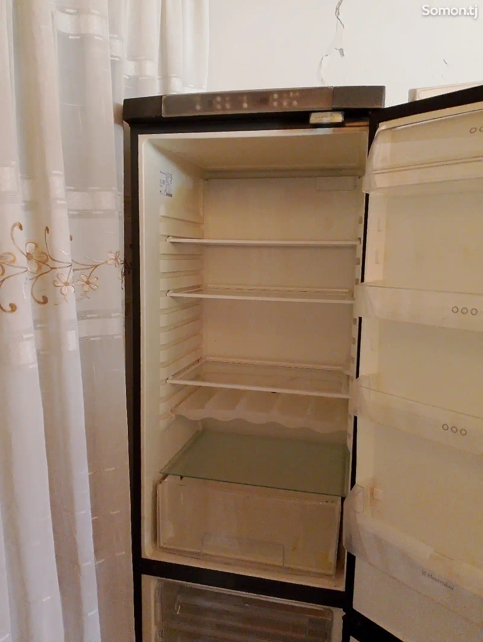 Холодильник Electrolux-3