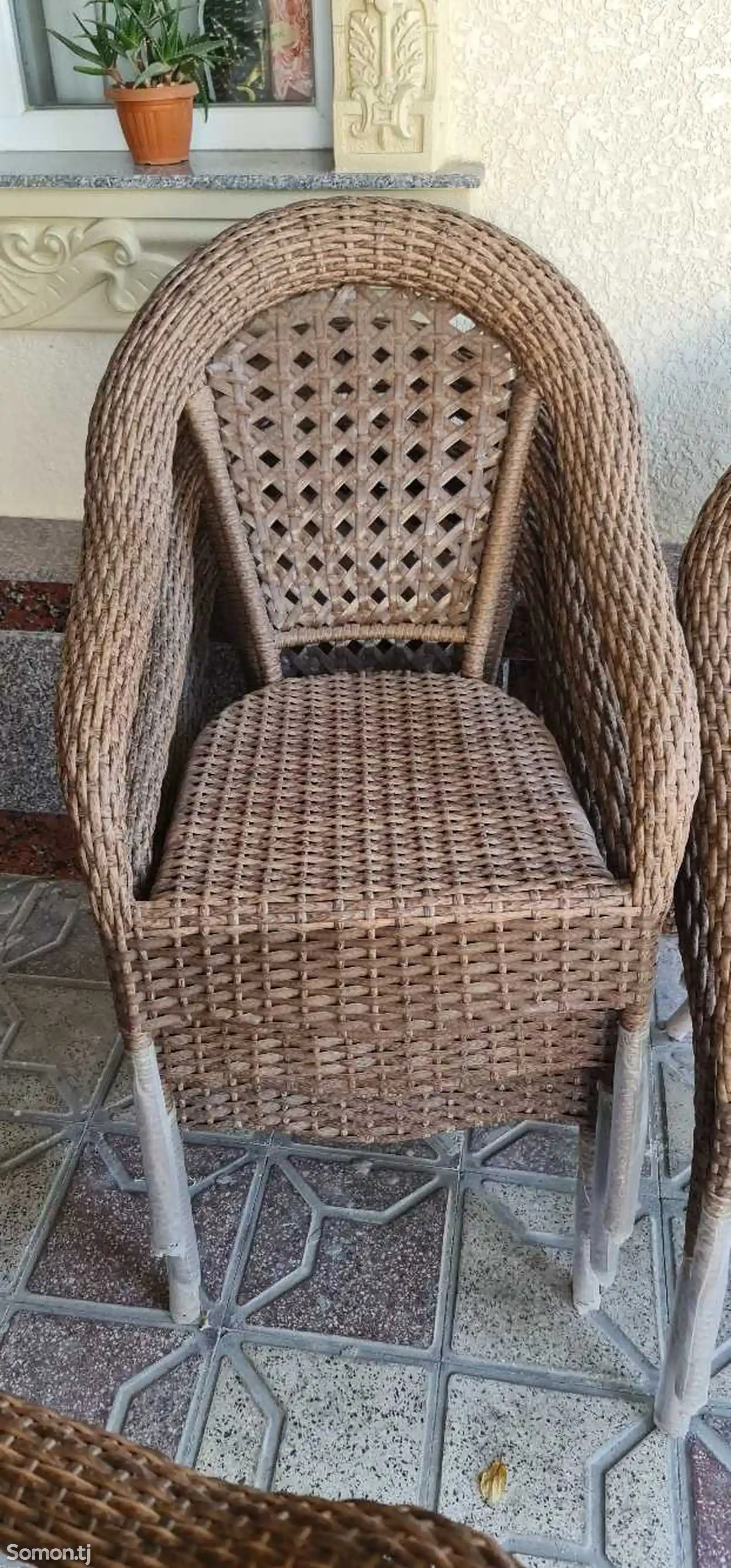 Плетённые стол и стулья-4