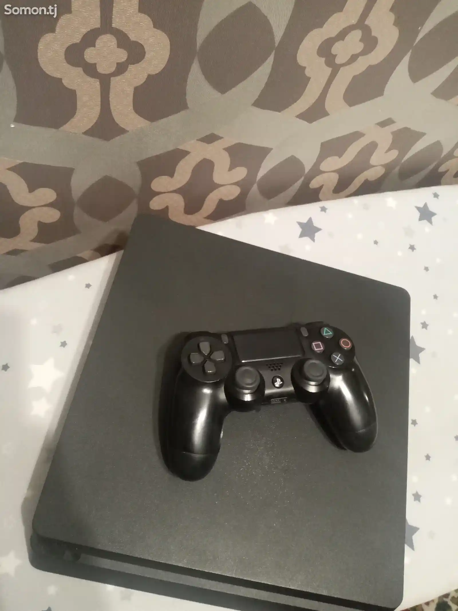 Игровая приставка Sony PlayStation 4 Slim-1