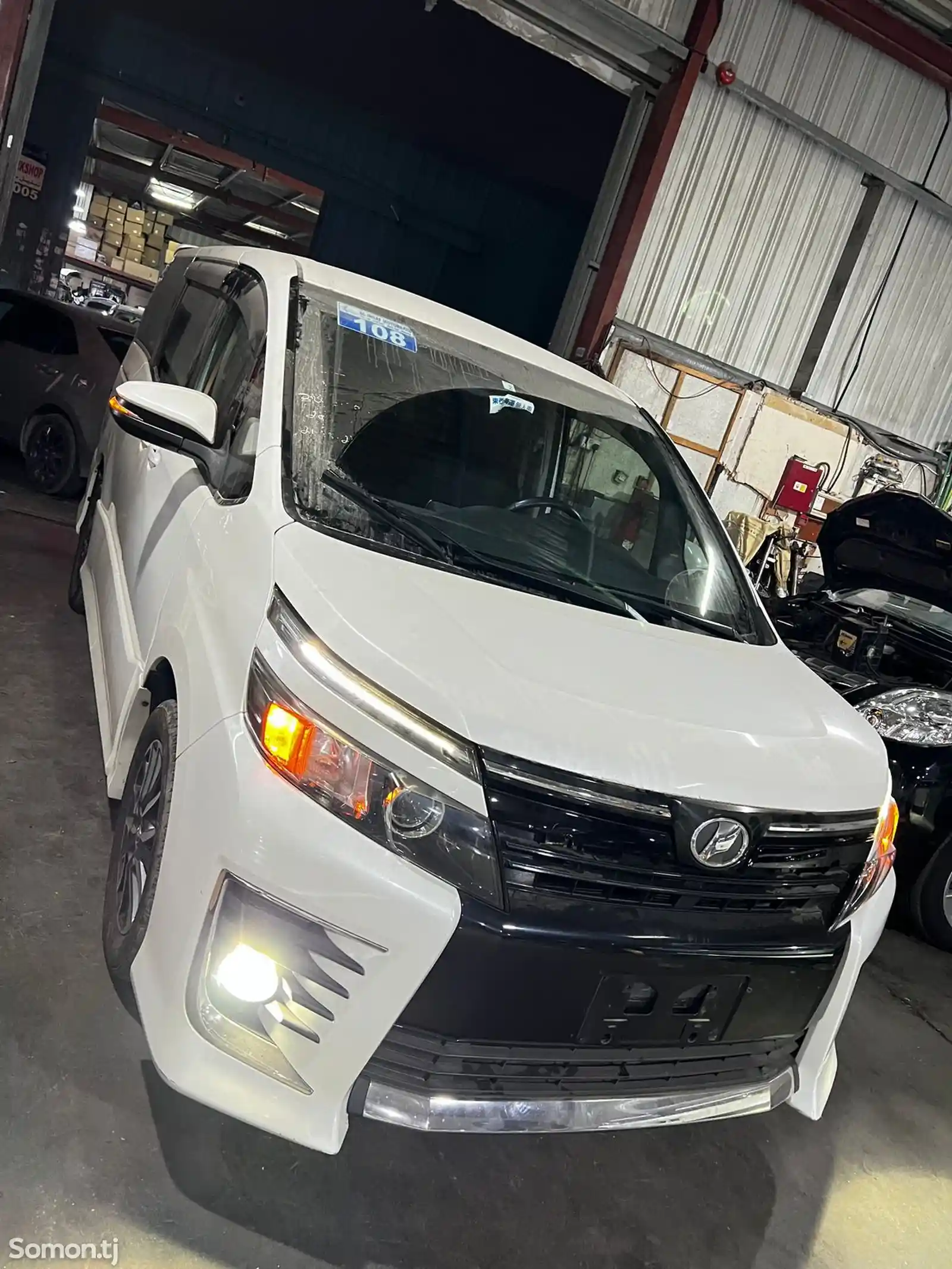 Toyota Voxy, 2014-14