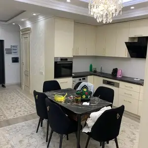 2-комн. квартира, 7 этаж, 79м², Аэропорт