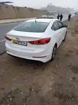 Hyundai Elantra, 2017-6